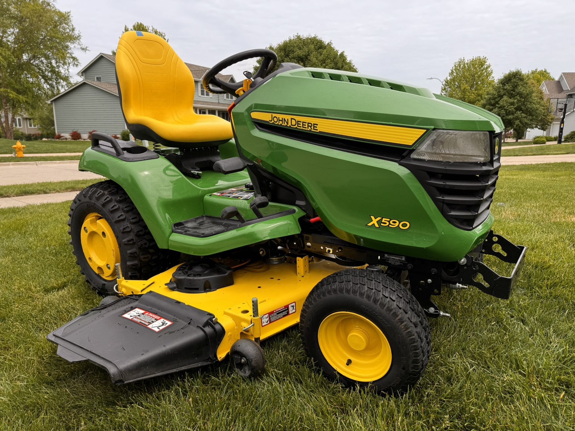 John Deere X590