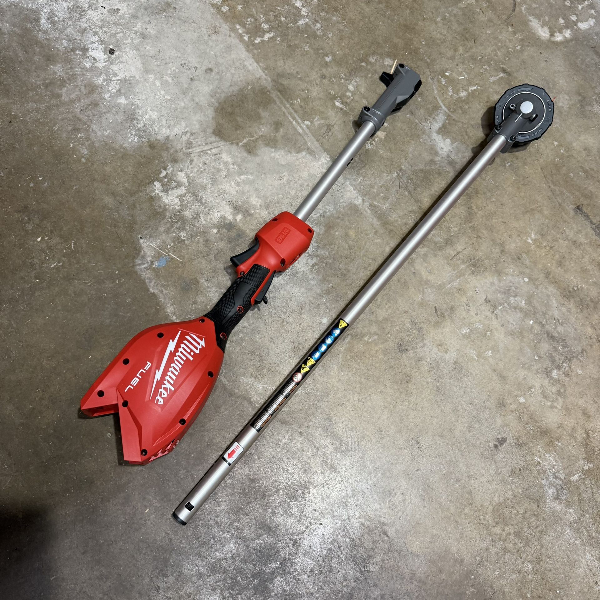 Milwaukee M18 FUEL 18V 16 in. Brushless Cordless Battery Powered String Trimmer w/QUIK-LOK Attachment Capability (Tool Only, No Cover)