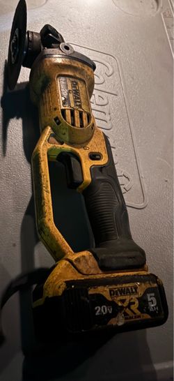 DEWALT 20V MAX 4-1/2" - 5" cordless angle grinder (model DCG412).