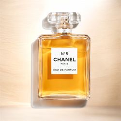 Chanel N°5 – Eau de Parfum Spray (100 ml / 3.4 fl. oz.)