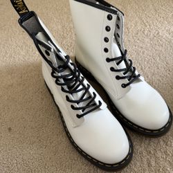 Dr. Martens 1460 Women’s size 11