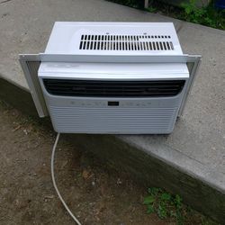 Frigidaire Air Conditioner 8,000btu 