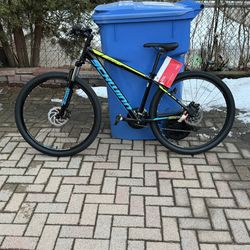 Schwinn Mesa 2 Men’s Bike Size S 16” Frame 27.5” Wheels 