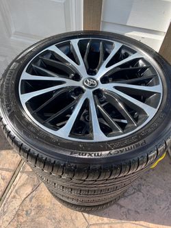 Toyota Camry wheels and tires