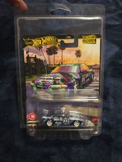 Hot Wheels Premium Boulevard HKS #32 Die-Cast Car