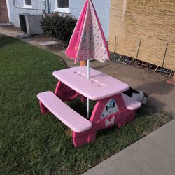 Mini Mouse Picnic Table