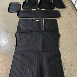  Brand new ,Tesla floor mats Model Y ,6 piece, All Weather TPE ,full set Cargo Liners