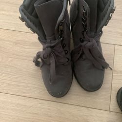 Stylist suede grey boots
