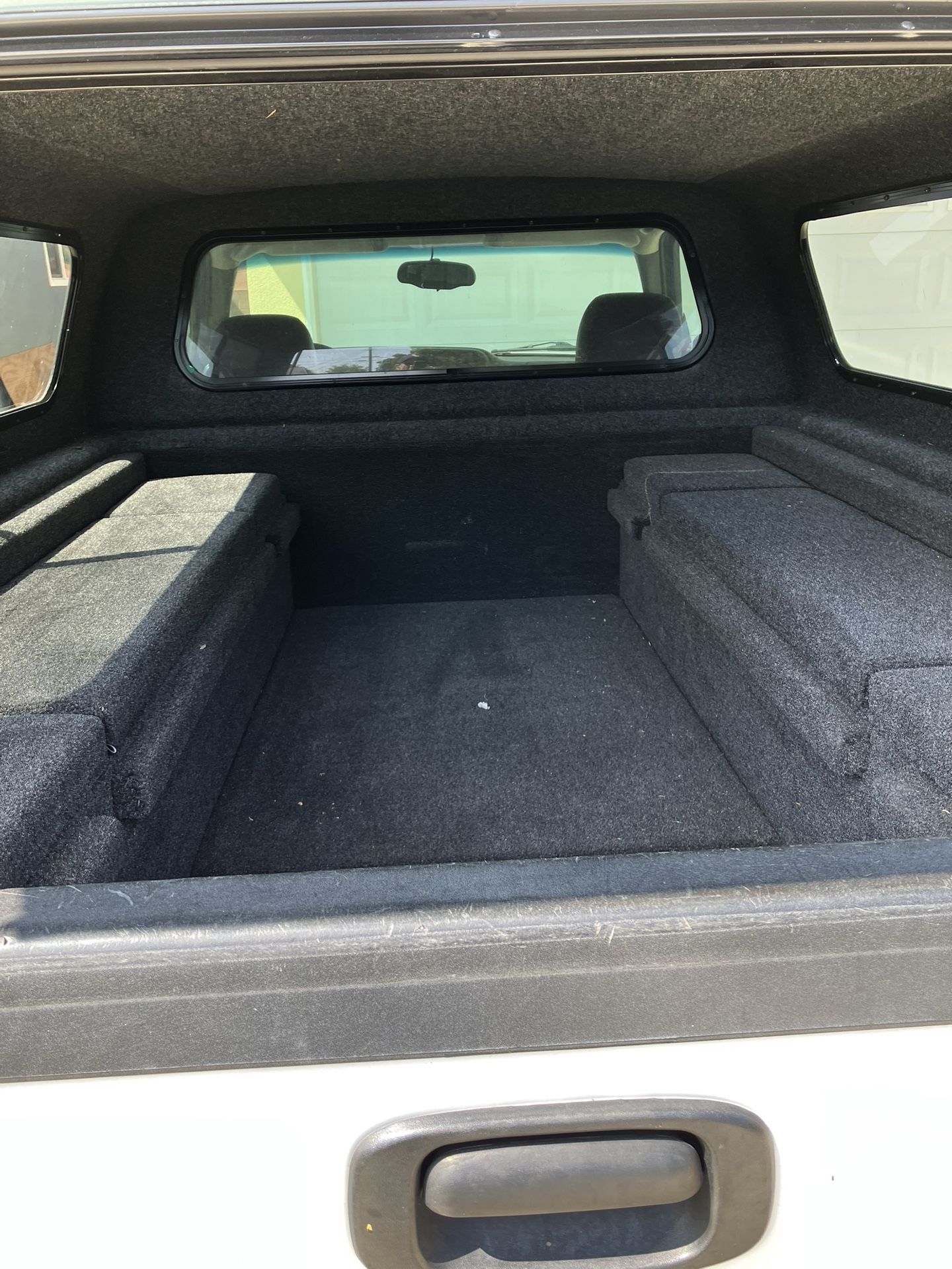 2003 Chev Short Camper Shell And Carpet Kit