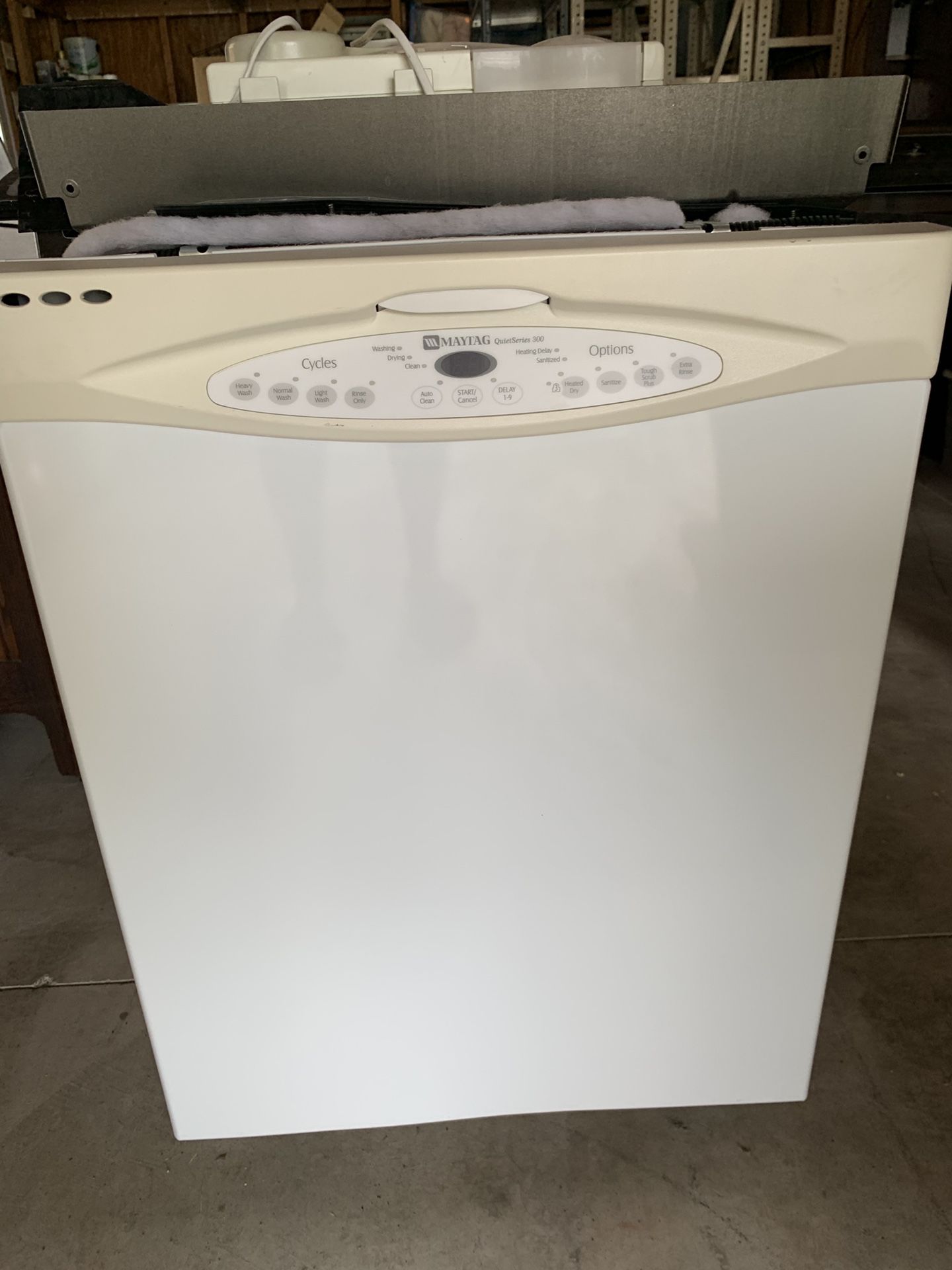 White Maytag Dishwasher (Good condition)