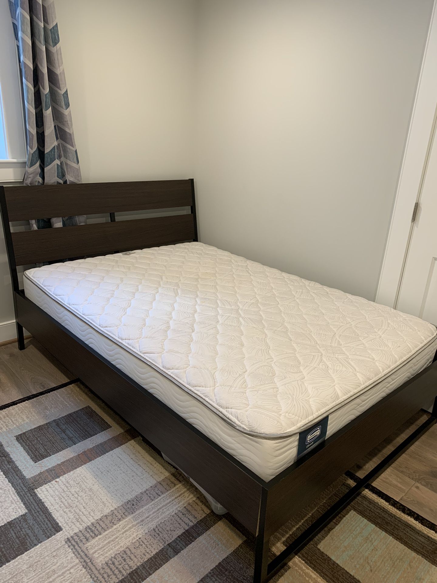 Full Size Bed With Mattress 