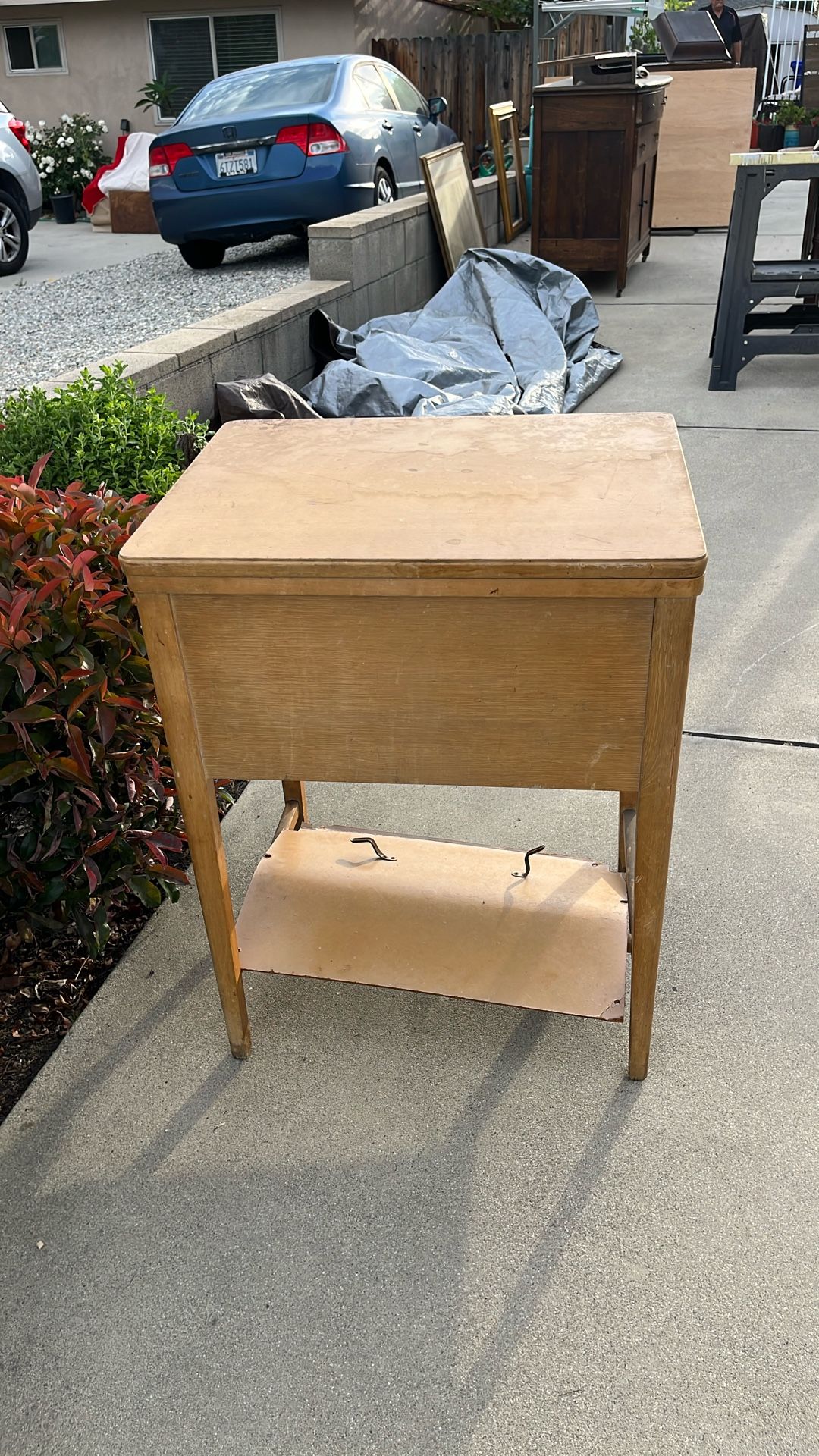 Flip top sewing Machine Table