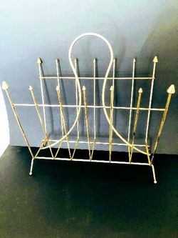 Metal magazine rack