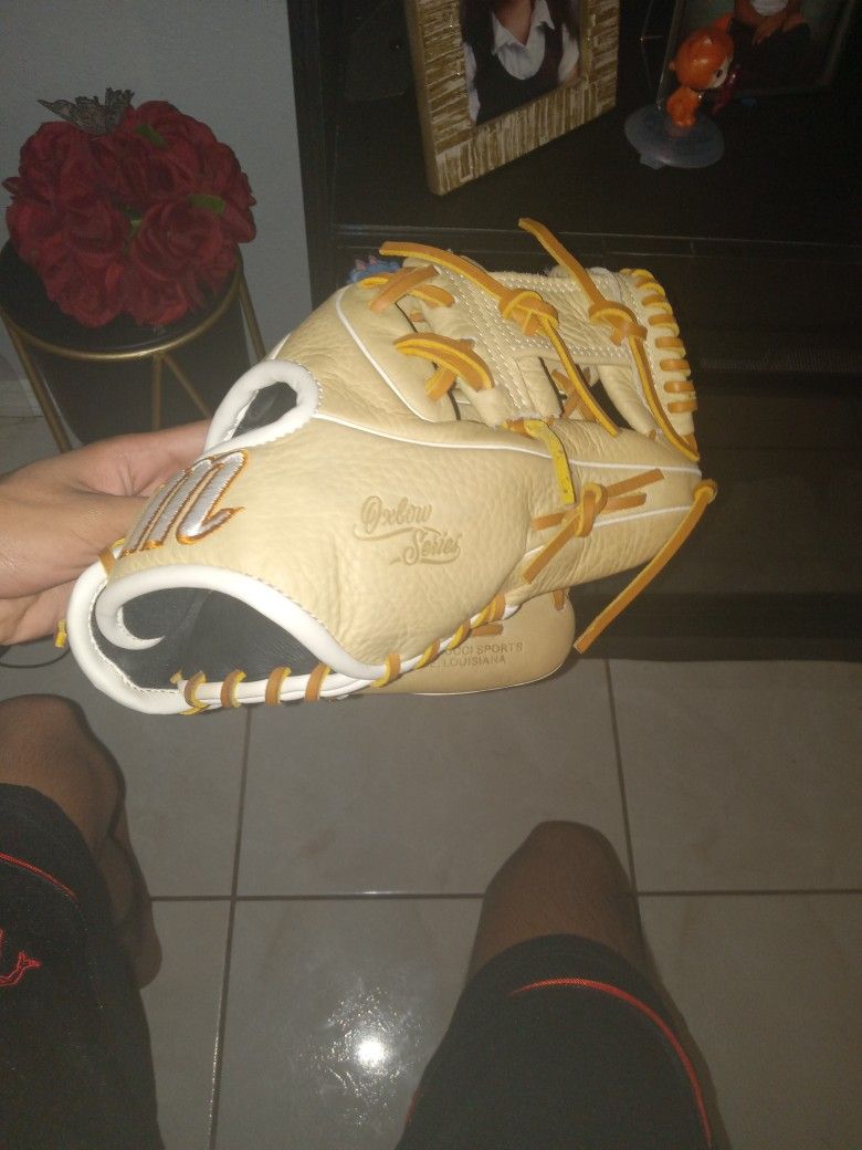 baseball glove