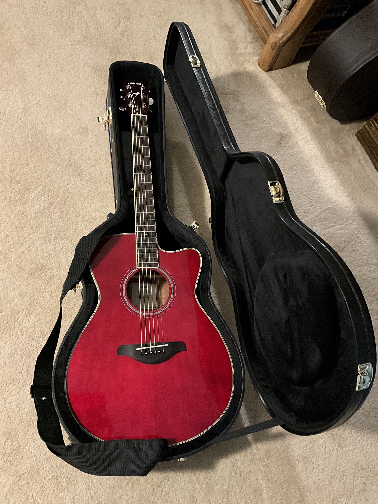 YAMAHA FSC-TA ACOUSTIC-ELECTRIC GUITAR AND YAMAHA CASE.