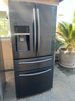 Refrigerator 4 doors / 33 inches / perfect condition
