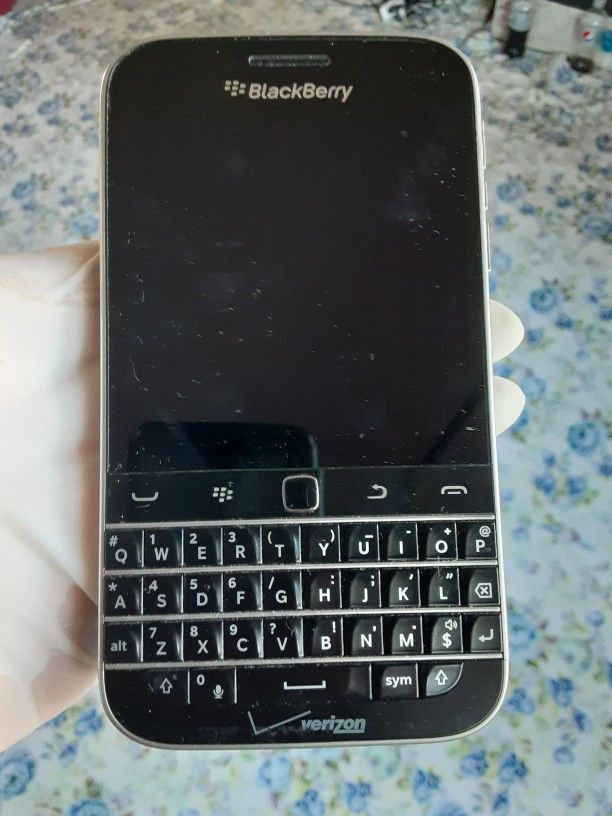 Blackberry classic verizon unlocked for Tmobile at&t h2o ultra me simple mobile cricket and lyca mobile not for metro pcs used Refurbished in good co