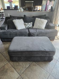 Gray couch w ottoman