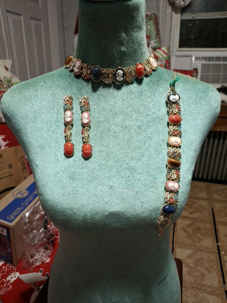 Cameo Choker Necklace Set & Bracelet 