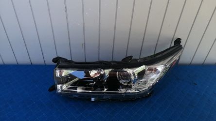 2017-2019 Toyota Highlander headlight driver side OEM