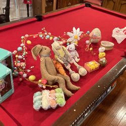 Easter DECOR LOT Misc Items. (17)