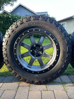 FUEL 5 LUG RIMS (RINES) & TIRES (LLANTAS) (5x150) Size: 20” ‼️LIKE NEW‼️