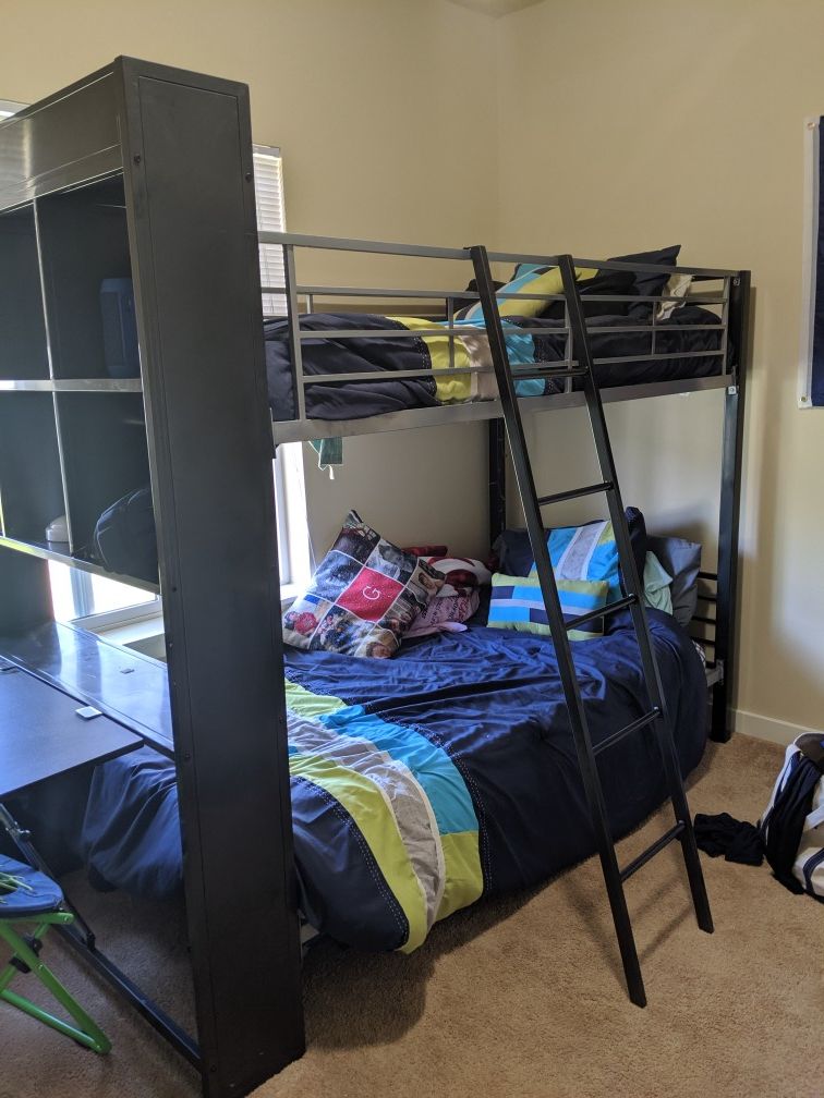 Beautiful like new twin bunk bed with desk