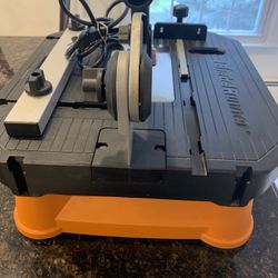 Worx  Blade Runner electric tabletop saw orange , WX 572L , 120 V new  If you see it here , it is available, it is new , I bought it for a project, ne