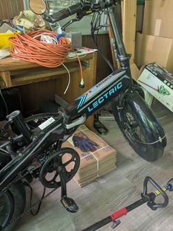 Used electric bike still kinda works need new parts and new key extra wheel and charger included