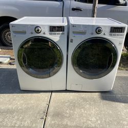 LG Washer/Dryer (Gas Dryer + Stackable) 