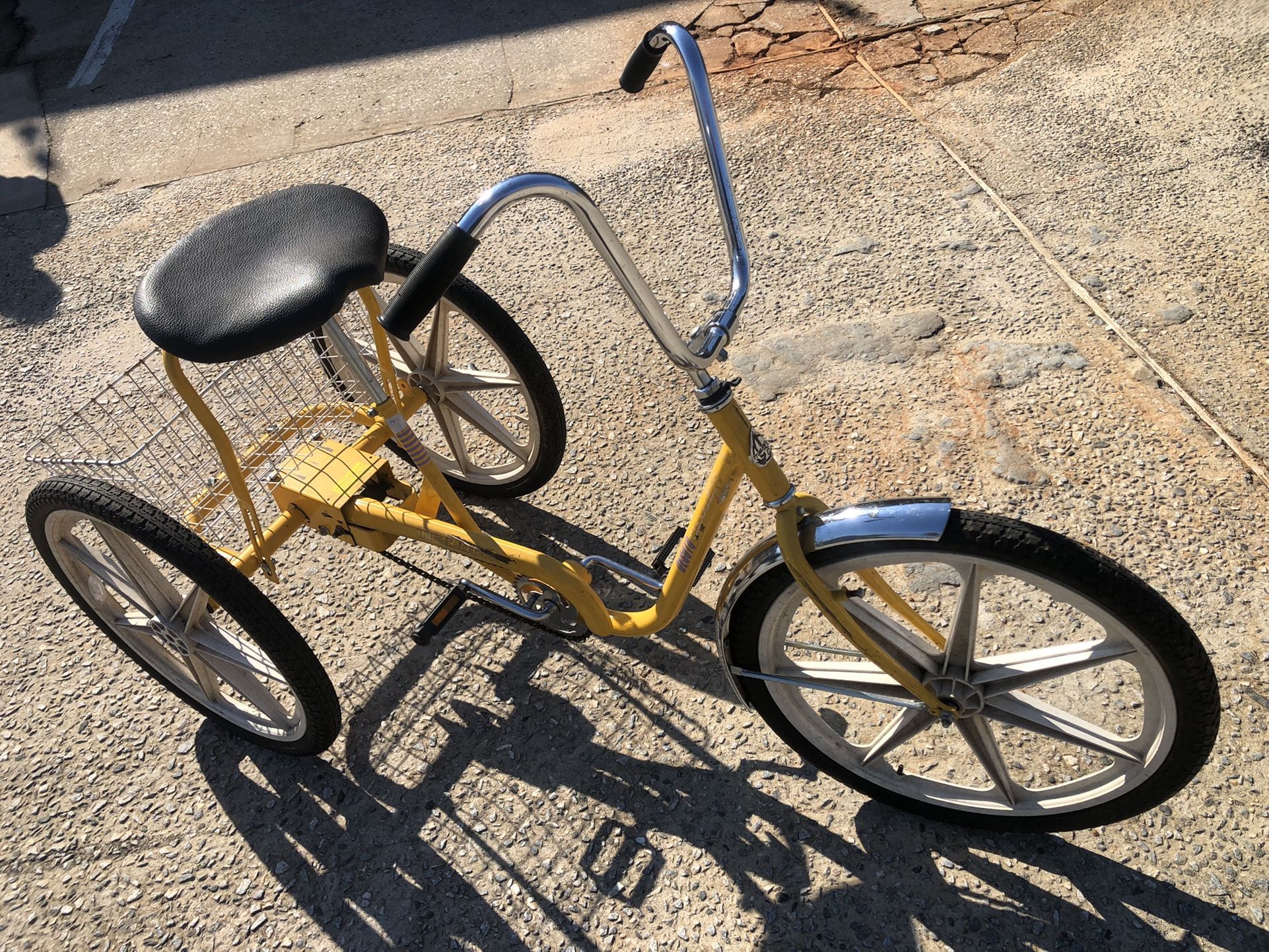 Bicycle 3 Wheels Bike / Trike 3 Wheels Tricycle Classic Yellow Bike 3 Wheeler