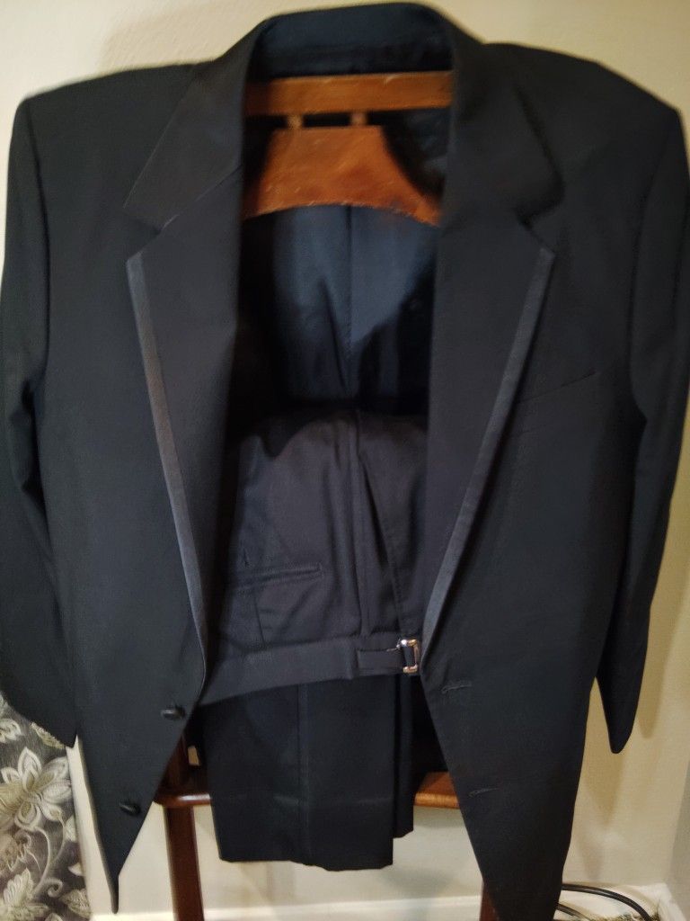 Willke-Rodriguez Shawl Lapel Slim