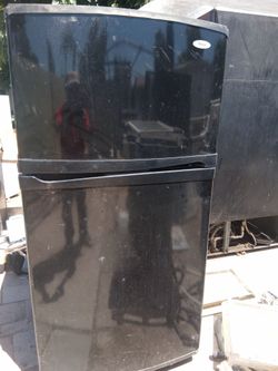 Refrigerator whirlpool in working condition $100