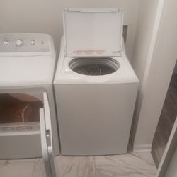 Washer/Dryer/ King size Bed Set 