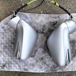 2010-2012 Lexus ls250/350 side view Mirrors electric powered with accessories OEM.