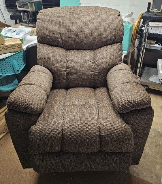 LA-Z-BOY Recliner; NEVER USED