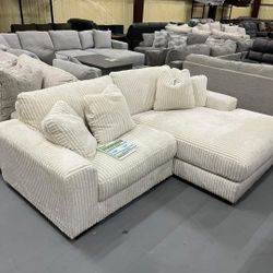 LINDYN IVORY 2 PIECE SECTIONAL WITH CHAISE