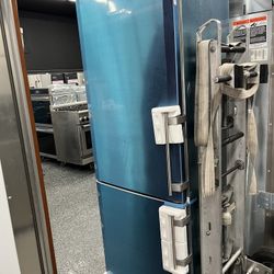 Liebherr Stainless Steel 30” Bottom Freezer Refrigerator 