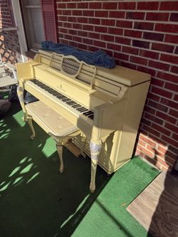 Story & Clark Piano