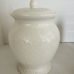 Ceramic Apothecary With lid. Cottage Style 