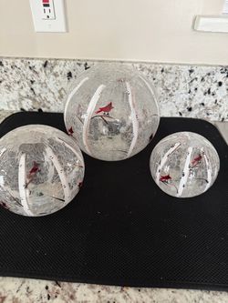 Nice Crackle Glass Cardinal Christmas Lamp/Balls Lot Of 3.