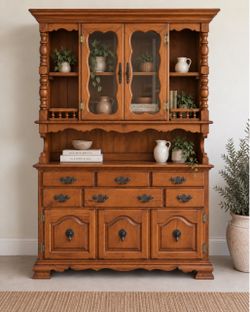 Traditional Wood Hutch & Display Cabinet
