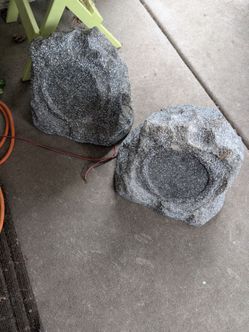 Pair of outdoor rock speakers