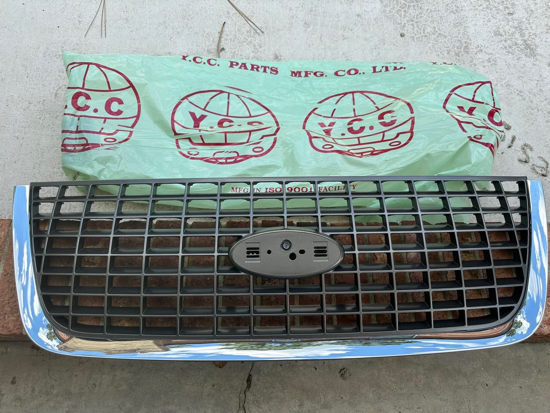 Ford Expedition Front Bumper Grille