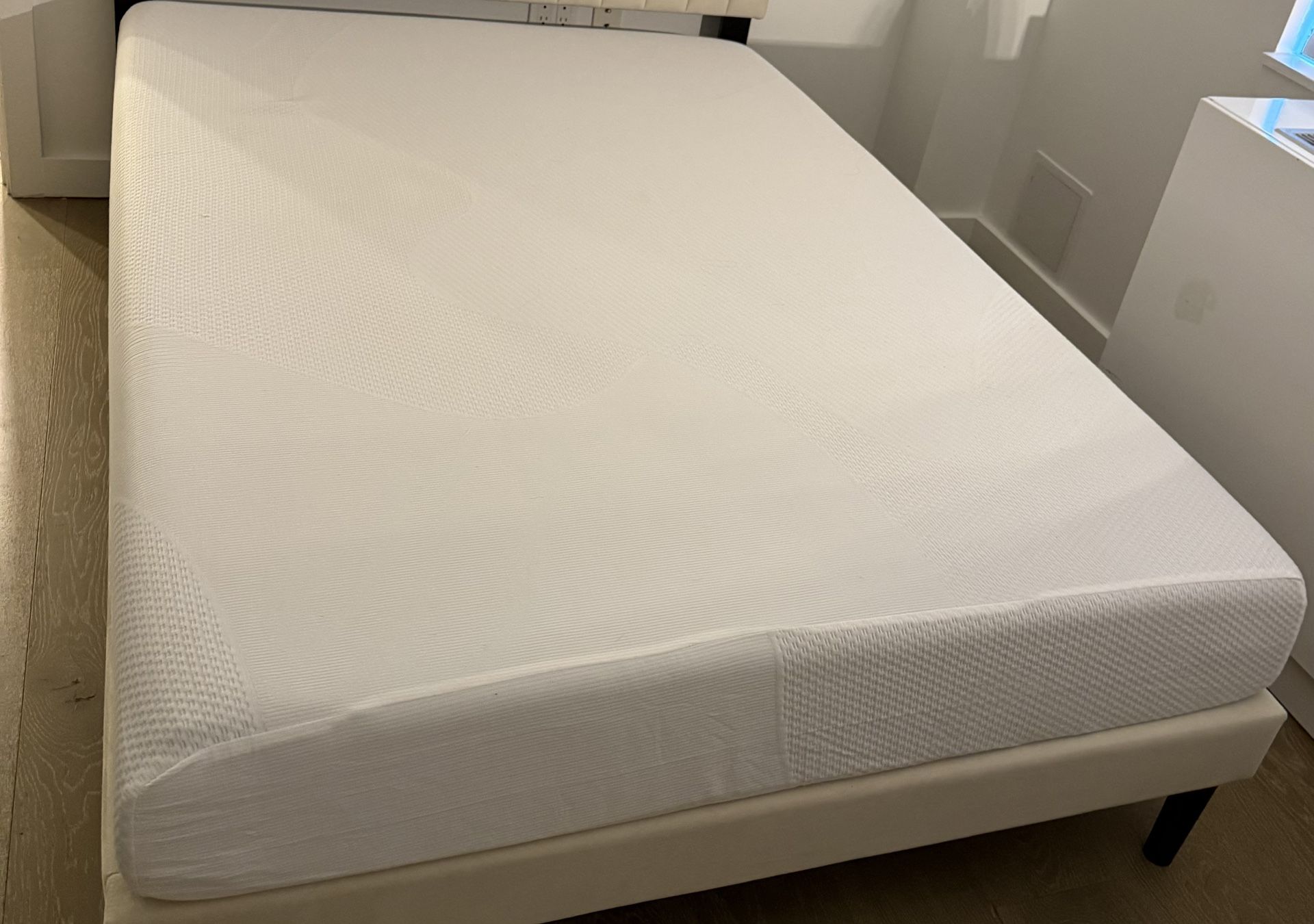 Zinus Memory Foam Mattress