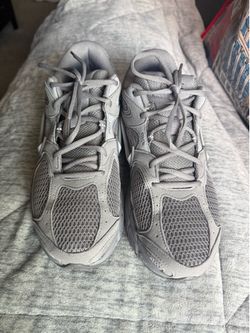 grey Nike V5 RNR sneakers (men’s 11)