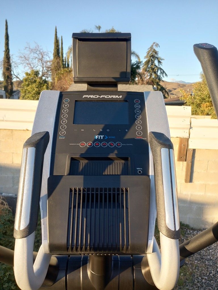 Pro Form Smart Strider 895cse for Sale in Redlands CA OfferUp