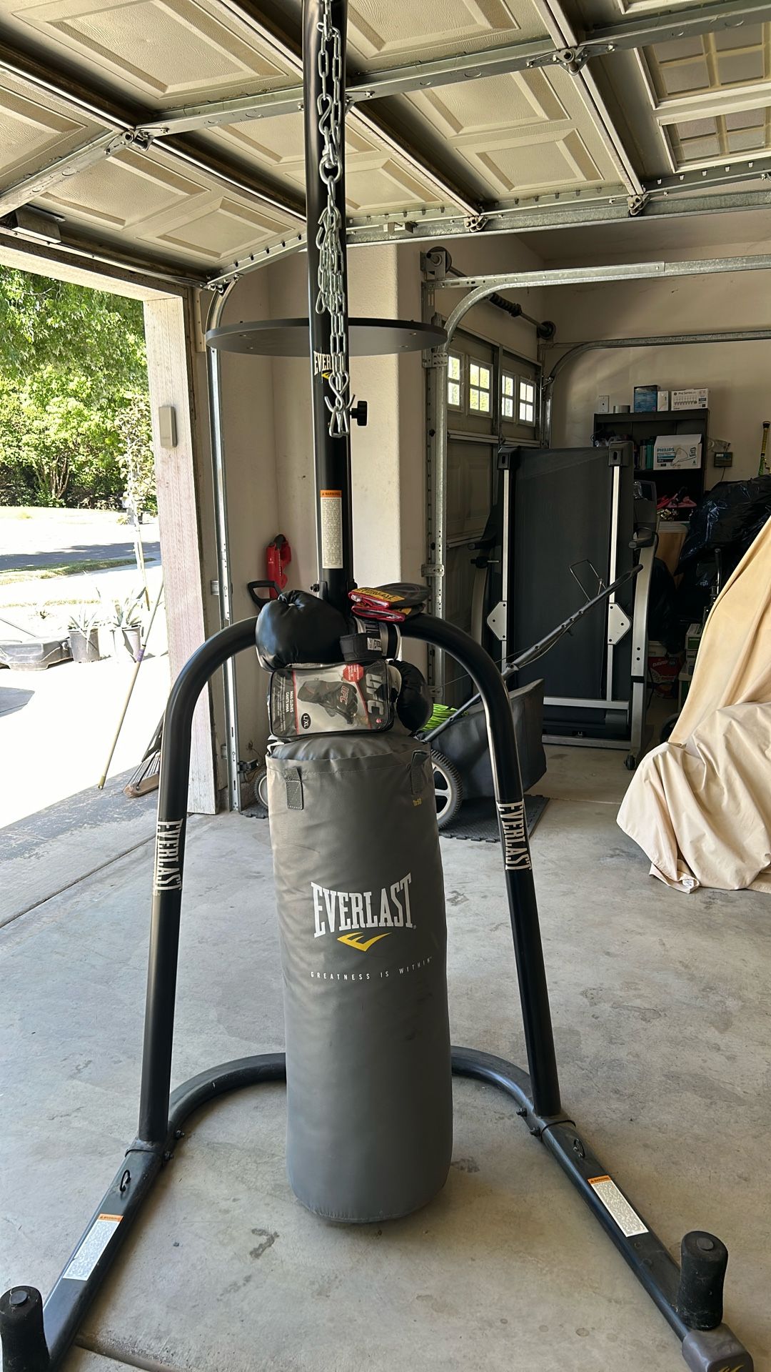 Everlast Heavy Bag Stand w/ Speed Bag Platform