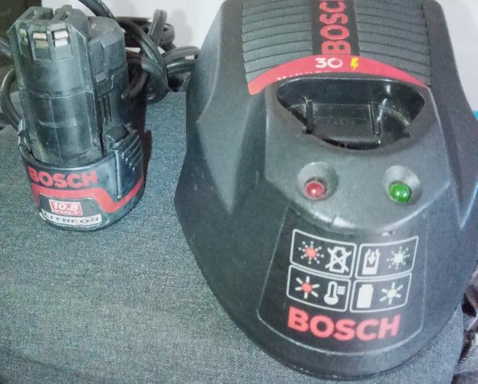 Genuine Bosch 30 Minute Charger Model BC430 Battery Charger Output 10.8V and 1 Battery Tested