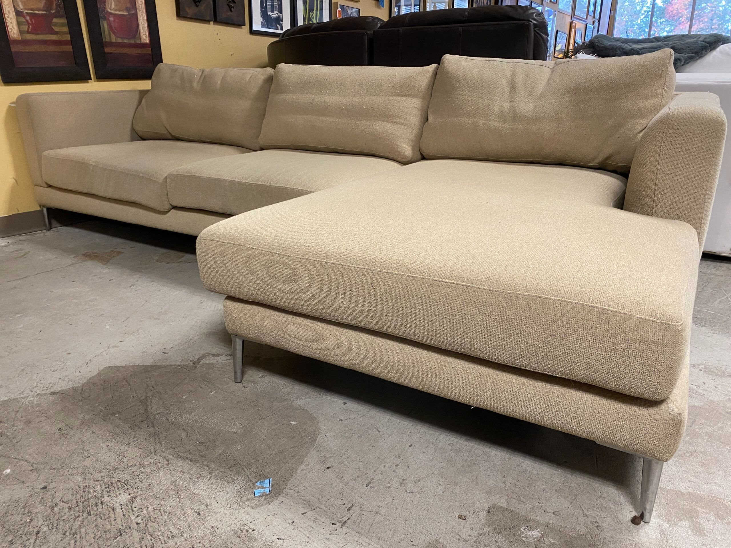 Beige Upholstered Corner Sofa w/ Chaise Lounger